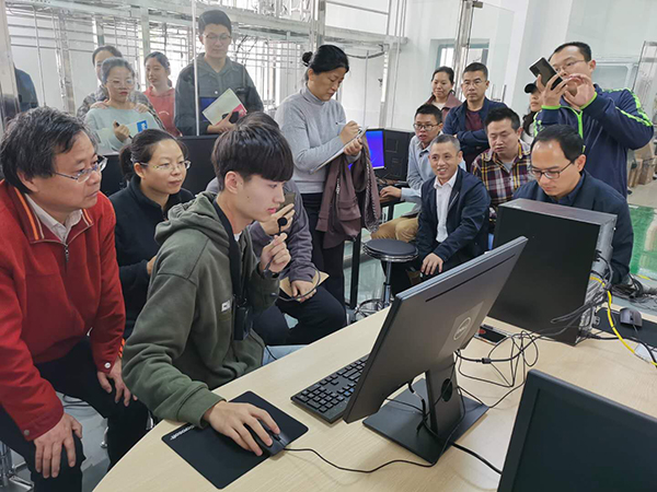 公司赴江西農(nóng)業(yè)大學進行項目培訓(xùn)