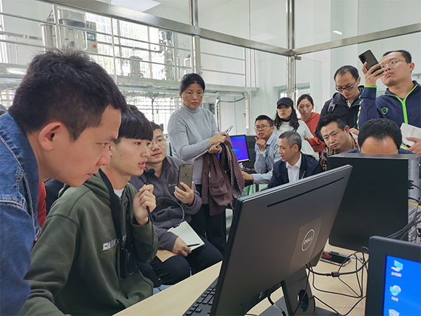 公司赴江西農(nóng)業(yè)大學進行項目培訓(xùn)